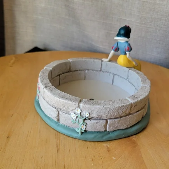 NWT Disney Parks 2023 Epcot Flower Garden Festival Snow White Succulent Planter - Picture 6 of 16